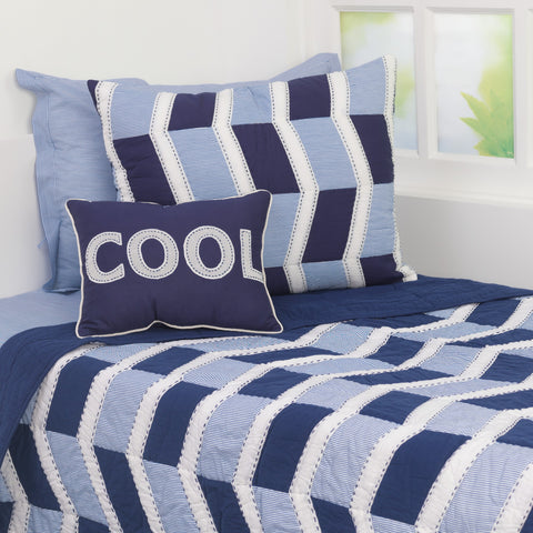 products/Ziggy_Zag_Quilt_Closeup_2d999954-e0c8-4bad-9fdb-2d83841821f3.jpg